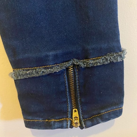 Gio’s Jeans- Embroidered Ankle Stretch Denim - Picture 6 of 9